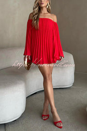 Solid Off-the-shoulder Pleated Loose Top and Elastic Waist Shorts Set