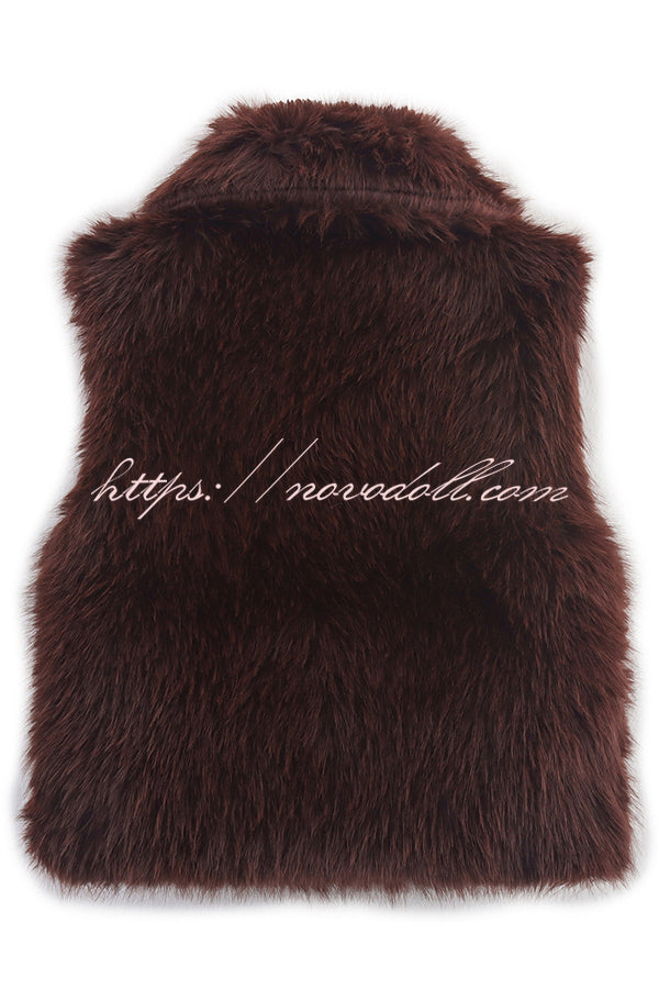 Stylish Collared Sleeveless Short Faux Fur Vest