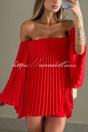 Solid Off-the-shoulder Pleated Loose Top and Elastic Waist Shorts Set