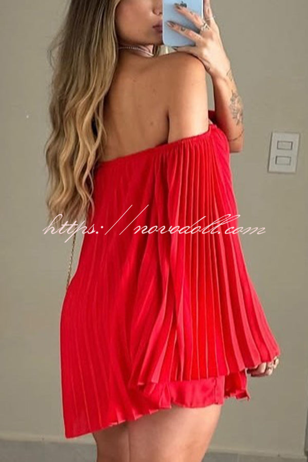 Solid Off-the-shoulder Pleated Loose Top and Elastic Waist Shorts Set