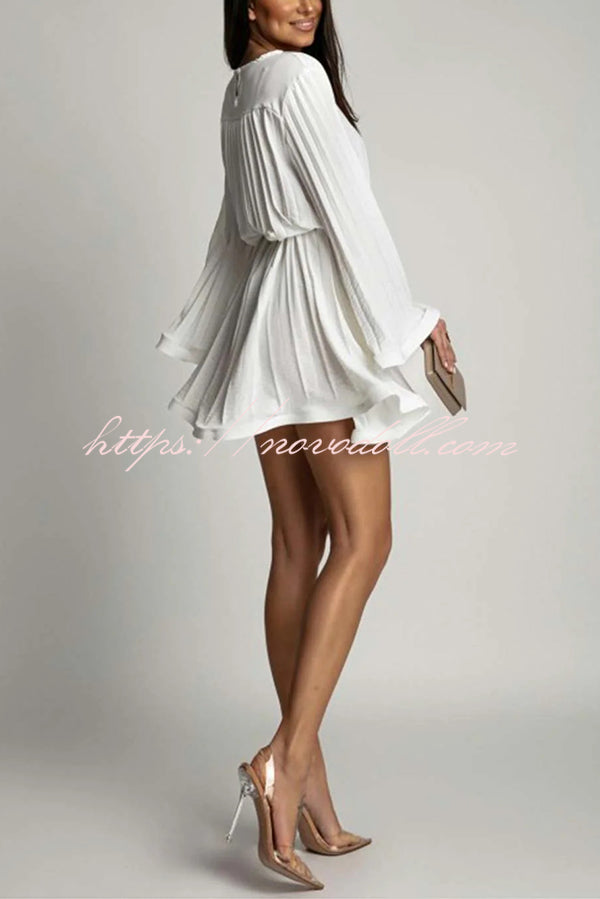 Fashion Bell Sleeve Loose Waist Tie Pleated Mini Dress